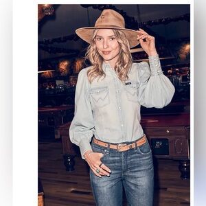 Wrangler Retro Pearl Snap Shirt Puff Sleeve Light Blue Denim Western Boho